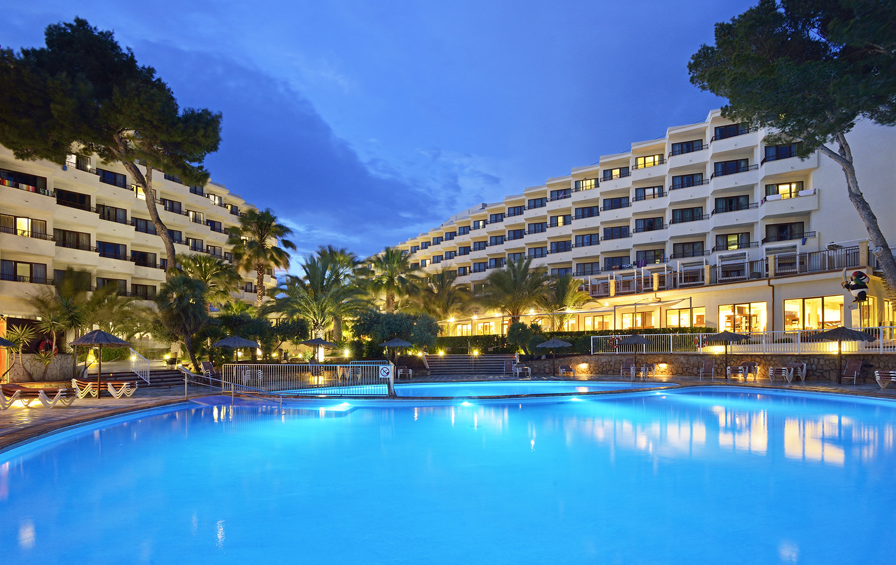 Holidays in Spain. Ibiza - an ideal place for a restless holiday Holidays in Spain. Ibiza - an ideal place for a restless holiday